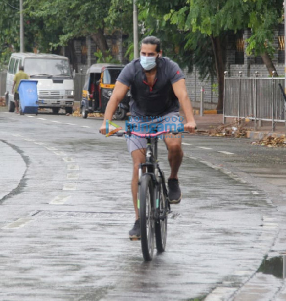 photos dino morea snapped in bandra 2
