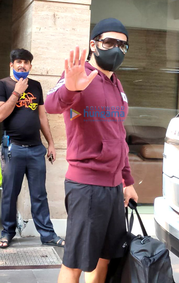 Photos: Emraan Hashmi spotted at Bandra Photos: Emraan Hashmi spotted at Bandra