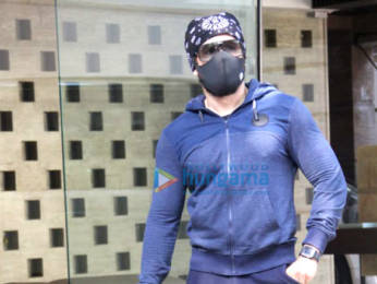 Photos: Emraan Hashmi spotted in Bandra