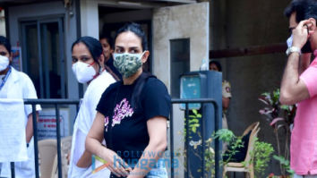 Photos: Esha Deol spotted at Dadar vaccination centre with husband Bharat Takhtani