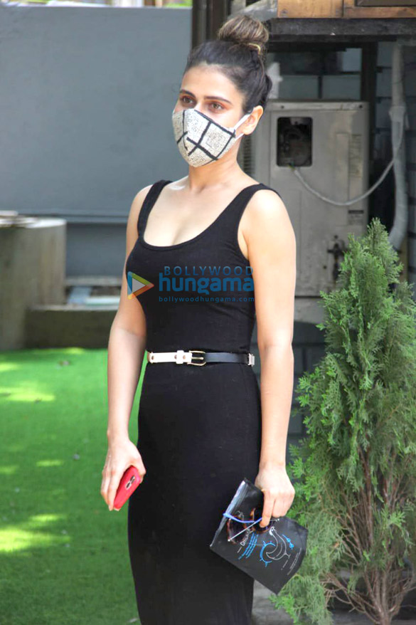 photos fatima sana shaikh spotted at a pet clinic 4