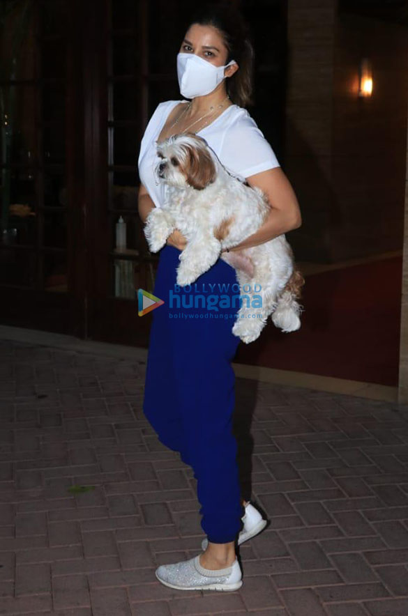 photos giorgia andriani and sophie choudry snapped in bandra 1