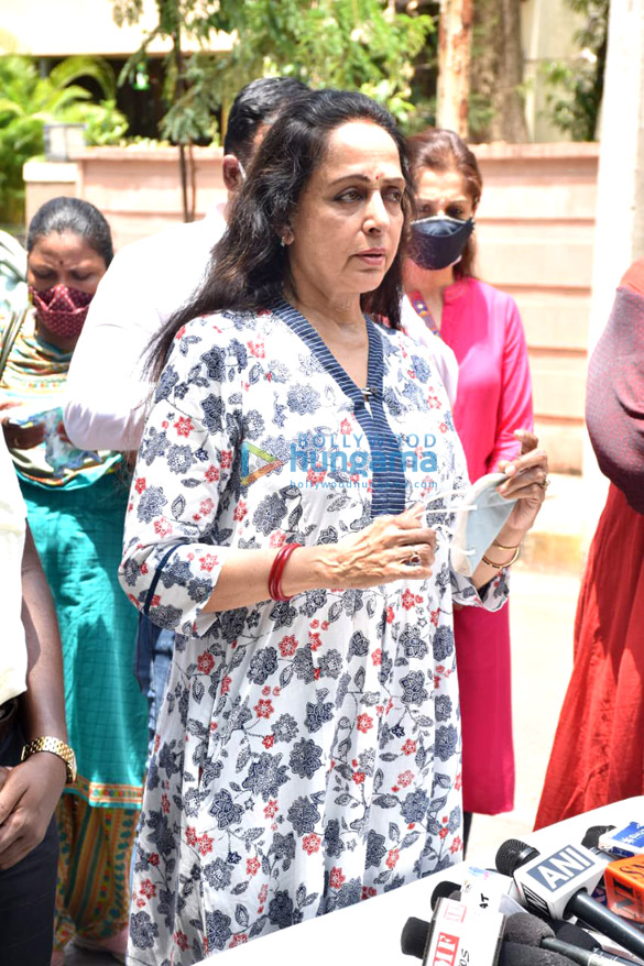 photos hema malini and esha deol snapped at an event in mumbai 1