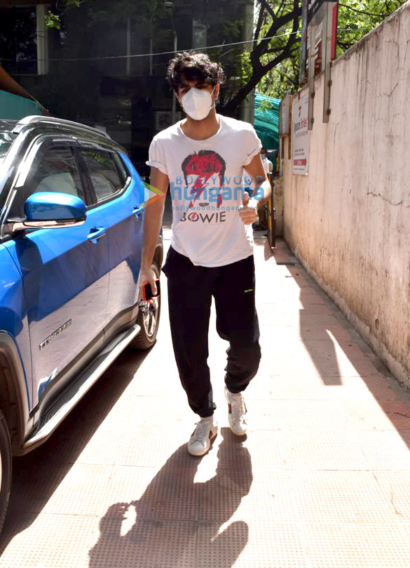 Photos: Ibrahim Ali Khan spotted at a clinic in Bandra Photos: Ibrahim Ali Khan spotted at a clinic in Bandra