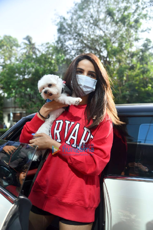 photos jasmin bhasin snapped at a cafe in juhu 2