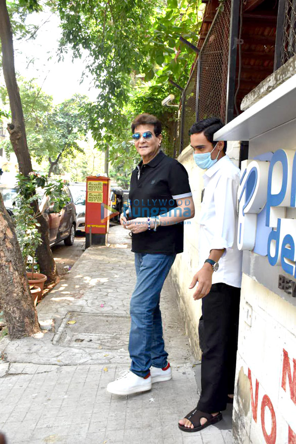 photos jeetendra snapped at clinic in juhu 2
