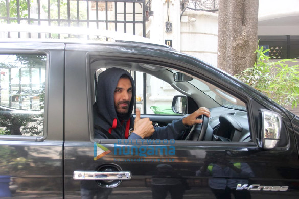 photos john abraham spotted in bandra 4 4