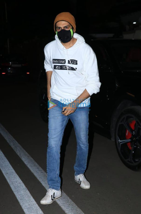 photos kartik aaryan snapped in juhu 5 3
