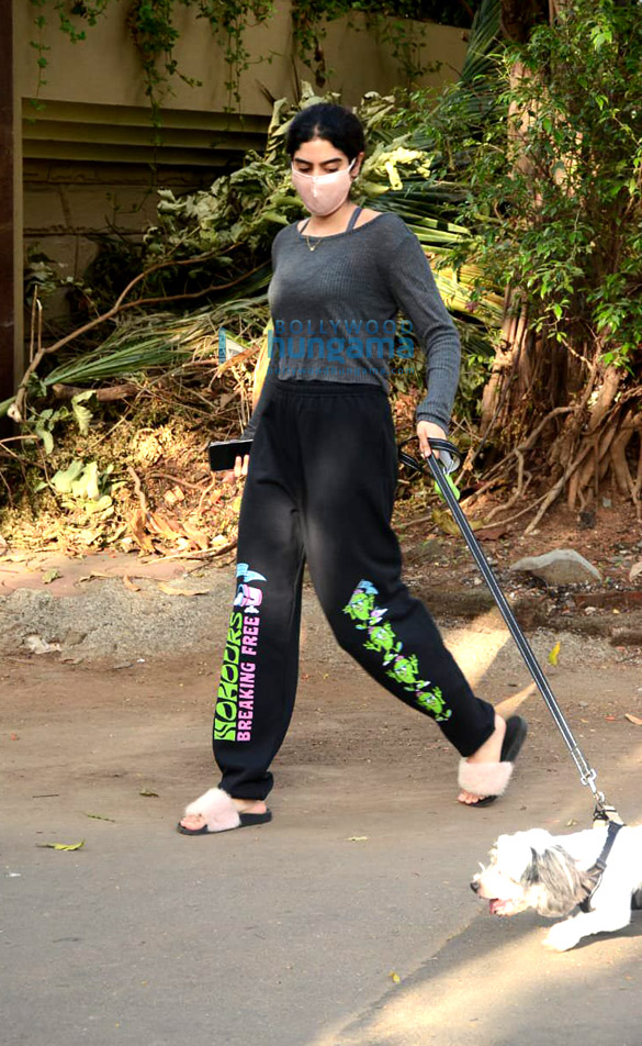 Photos: Khushi Kapoor snapped with her pet in Lokhandwala
