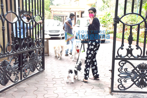 photos khushi kapoor snapped with her pet in lokhandwala 4 2