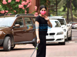 Photos: Khushi Kapoor snapped with her pet in Lokhandwala