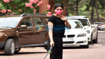 Photos: Khushi Kapoor snapped with her pet in Lokhandwala