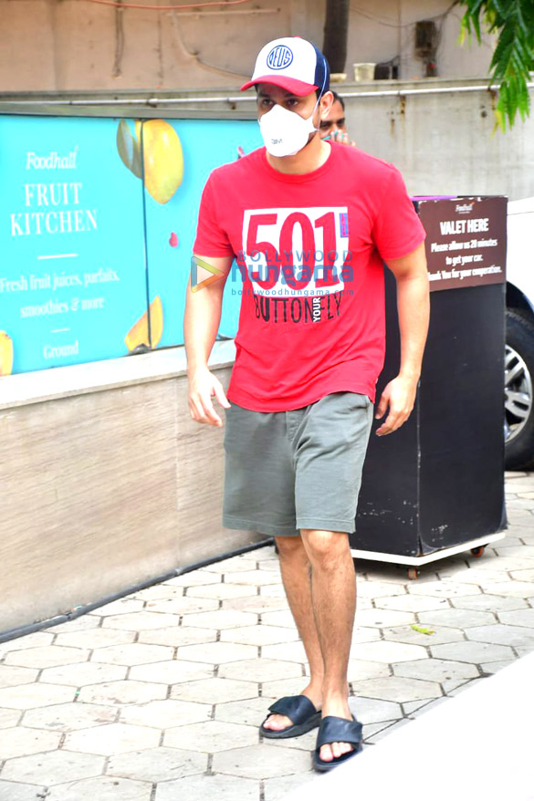 photos kunal kemmu spotted at food hall 1