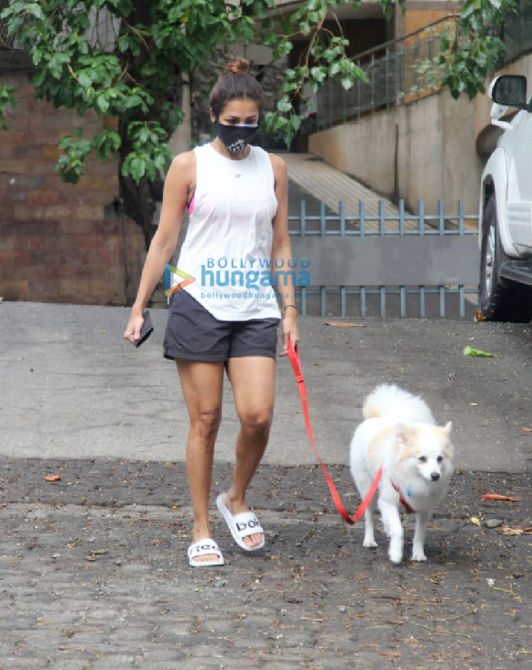 photos malaika arora and aisha sharma spotted in bandra 3