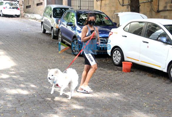 photos malaika arora spotted with her pet on a morning walk 4 3