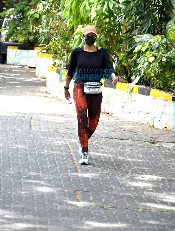 photos mandira bedi snapped in bandra 2