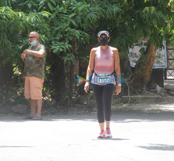 photos mandira bedi spotted in bandra 2