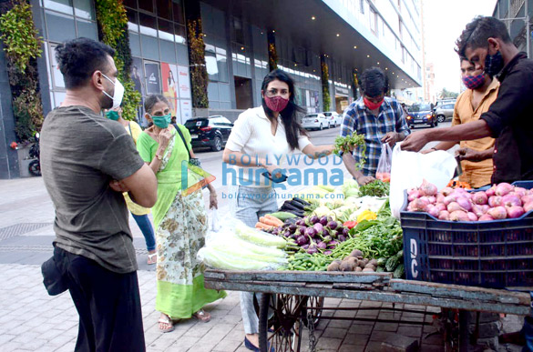photos pavitra punia and eijaz khan snapped at a vegetable market 5