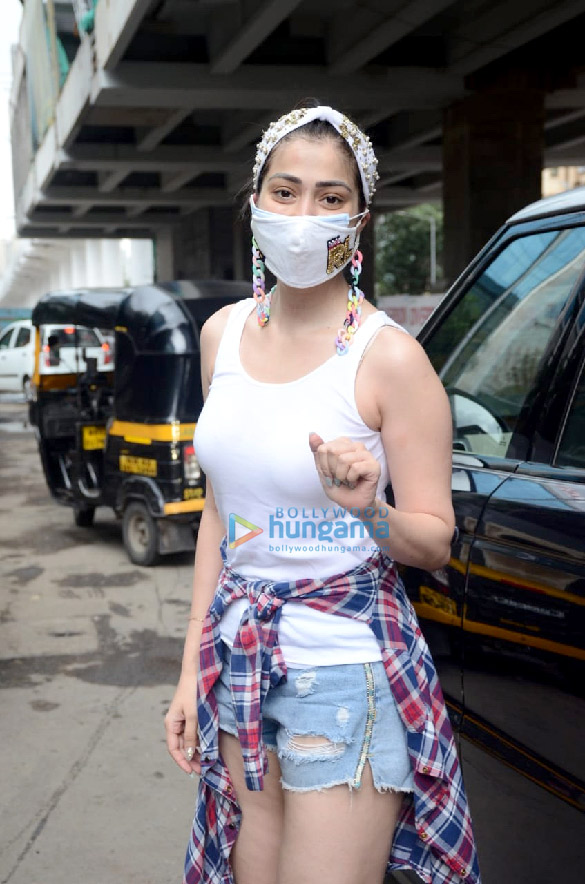 photos raai laxmi snapped in andheri 1
