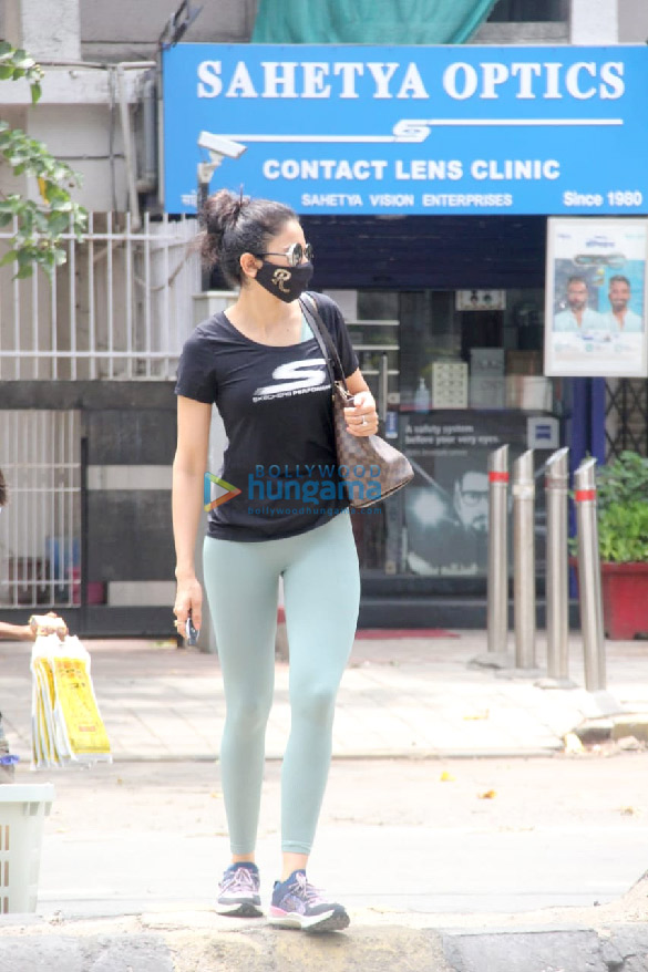 photos rakul preet singh spotted at foodhall in santacruz 4