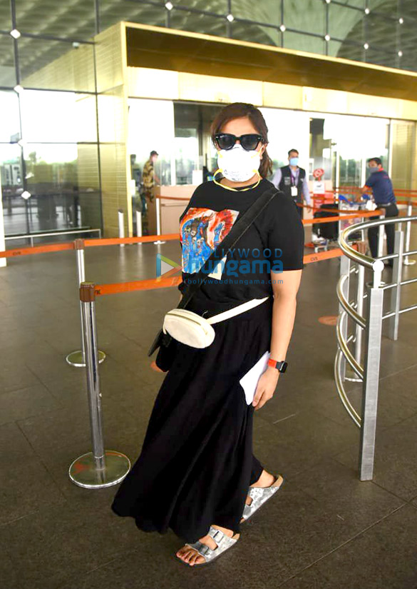 photos richa chadda snapped at the airport 1