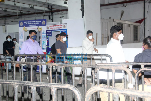 photos salman khan snapped at the vaccination centre in dadar 3