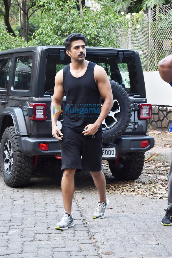 Photos: Saqib Saleem and Abhimanyu Dassani snapped in Juhu Photos: Saqib Saleem and Abhimanyu Dassani snapped in Juhu