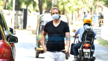 Photos: Sharman Joshi snapped in Versova