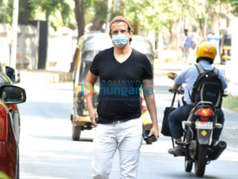 Photos: Sharman Joshi snapped in Versova