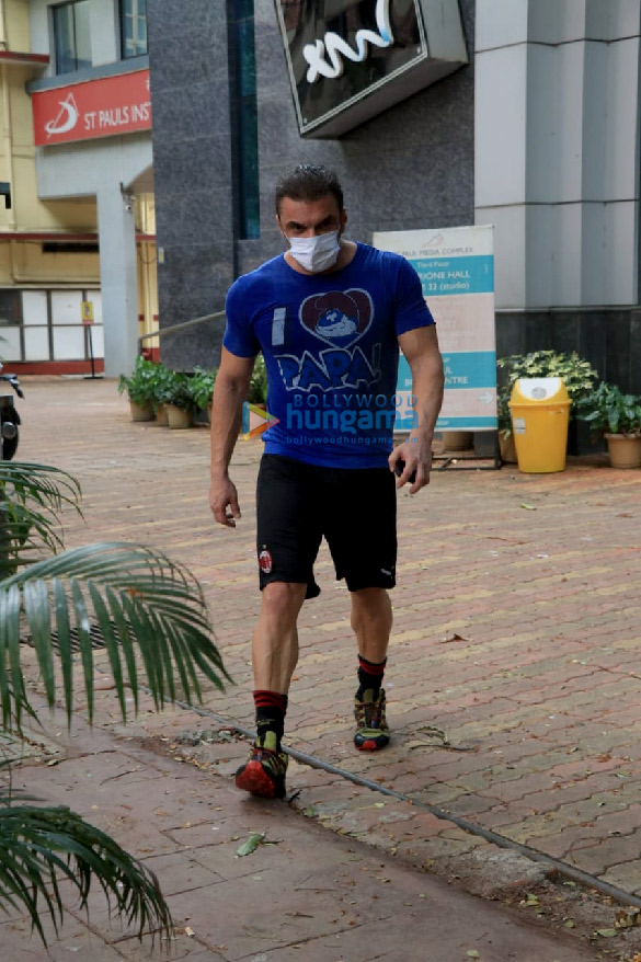 Photos: Sohail Khan snapped at gym in Bandra Photos: Sohail Khan snapped at gym in Bandra
