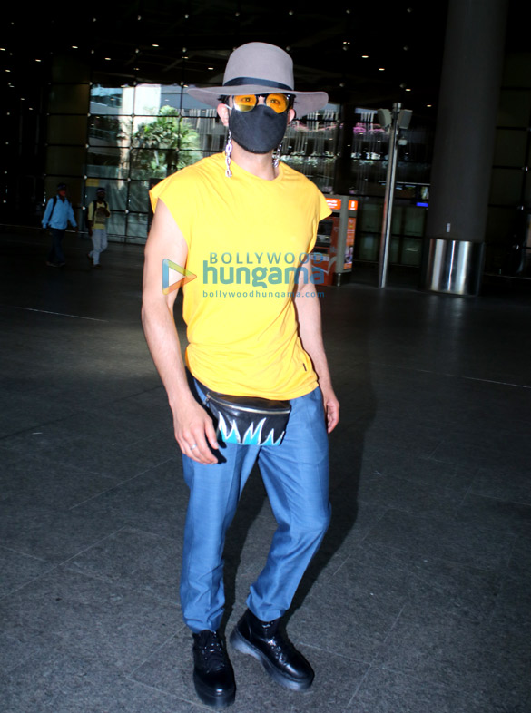 photos sonnalli seygall and sahil salathia snapped at the airport 2