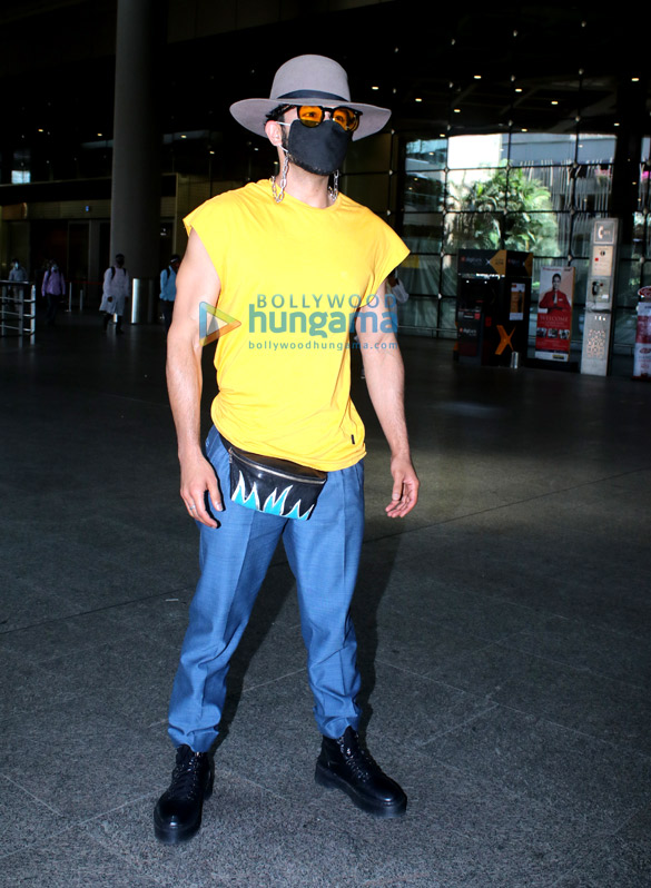 photos sonnalli seygall and sahil salathia snapped at the airport 4