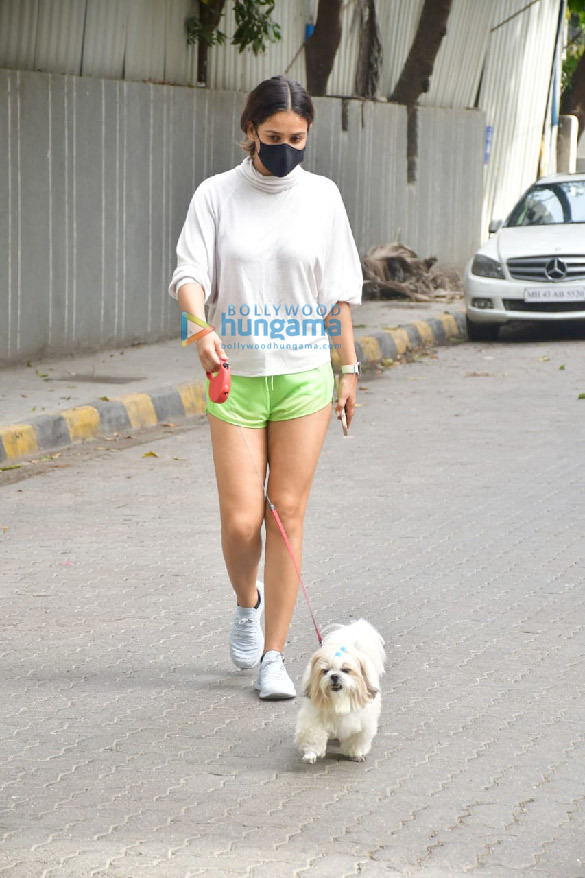 photos sophie choudry and aisha sharma spotted in bandra 4