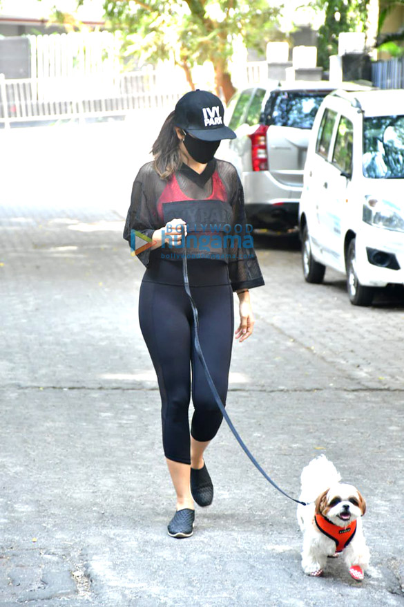photos sophie choudry spotted in bandra 1 6