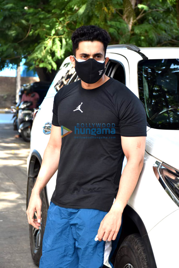 Photos: Sunny Singh Nijjar snapped in Juhu Photos: Sunny Singh Nijjar snapped in Juhu