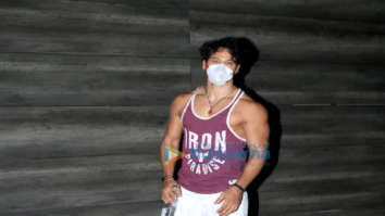 Photos: Tiger Shroff snapped in Bandra