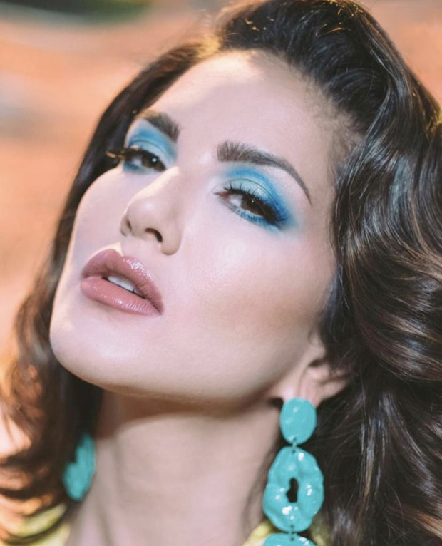 Sunny Leone flaunts summer glow in yellow bodycon, opts for contrasting blue colour Sunny Leone flaunts summer glow in yellow bodycon, opts for contrasting blue colour