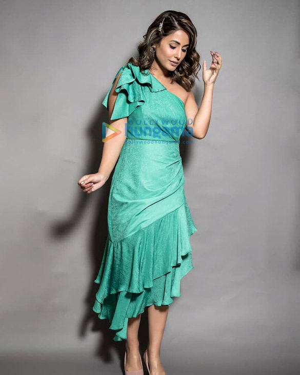 hina khan 2 16