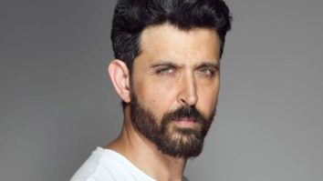 Hrithik Roshan extends his support to a foundation and donates masks to frontline warriors