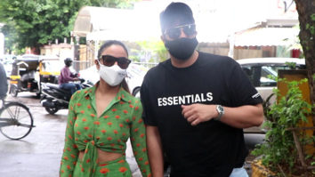 Jasmin Bhasin and Aly Goni spotted at a restaurant in Bandra