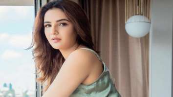 Jasmin Bhasin looks alluring vibe in satin lace top and white shorts