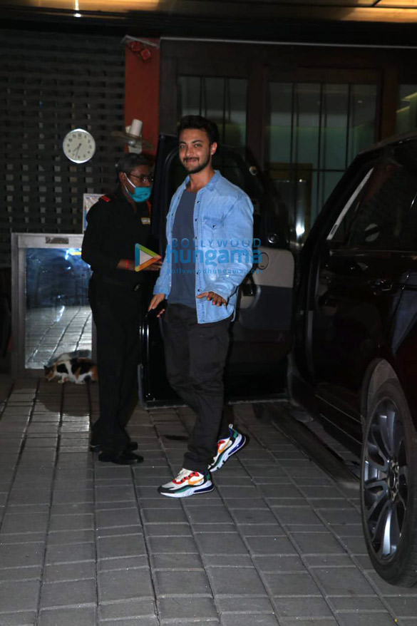 photos aayush sharma snapped in bandra 1