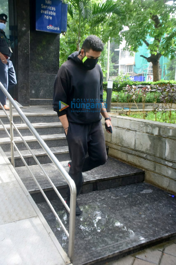photos abhishek bachchan spotted at a bank in khar 3