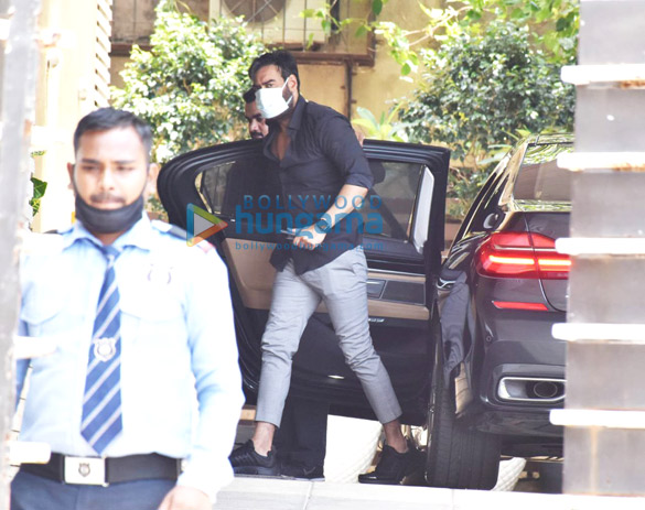 photos ajay devgn snapped in juhu 2 5
