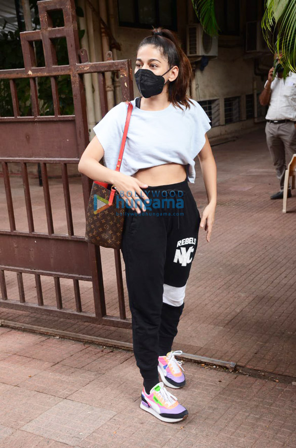 photos alaya f snapped in andheri 3 4