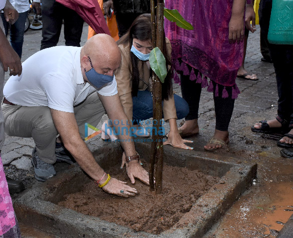 photos anupam kher snapped at bmcs be a tree parent mega vriksha campaign event 2