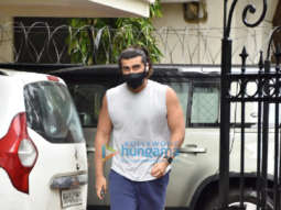 Photos: Arjun Kapoor snapped in Juhu