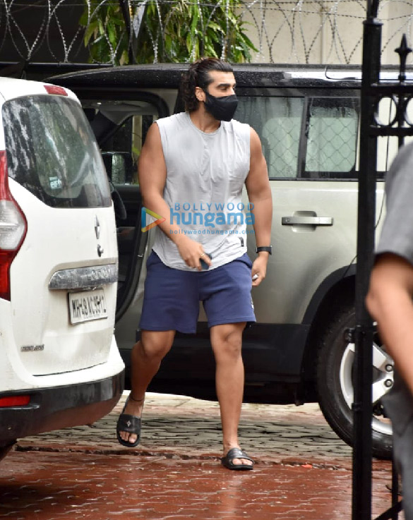 photos arjun kapoor snapped in juhu 4 2