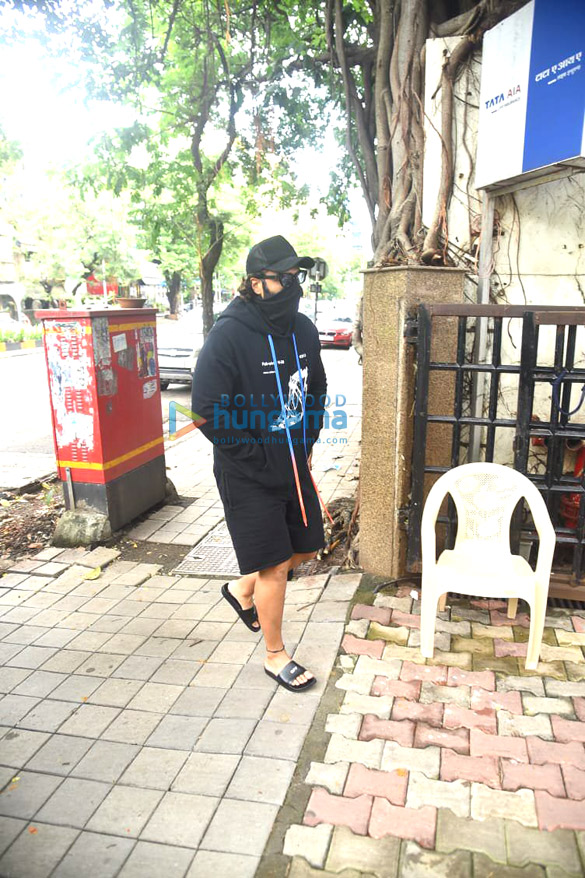 photos arjun kapoor spotted at vishesh films office 5