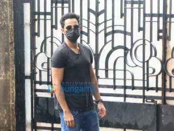 Photos: Armaan Jain and Kareena Kapoor Khan snapped at Karisma Kapoor’s birthday bash